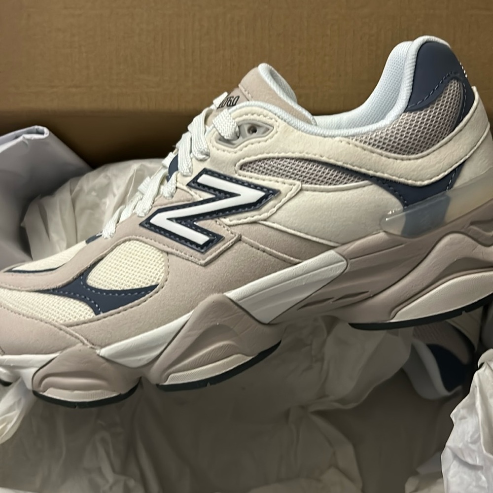 NWT NEW BALANCE 9060s neutral tan / navy blue